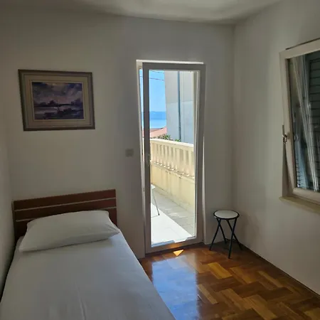 Noemi Villa *