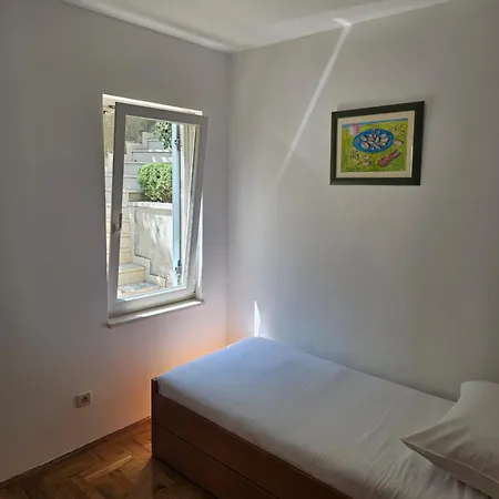 Noemi Villa *
